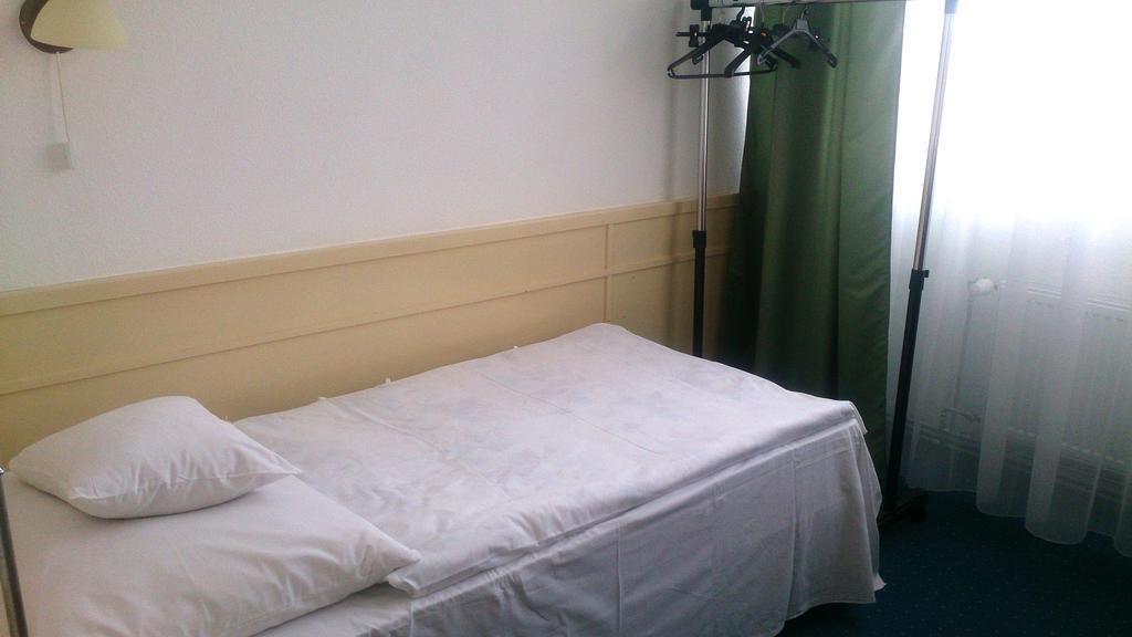 Pelikan Vendeghaz Hotell Szolnok Rom bilde