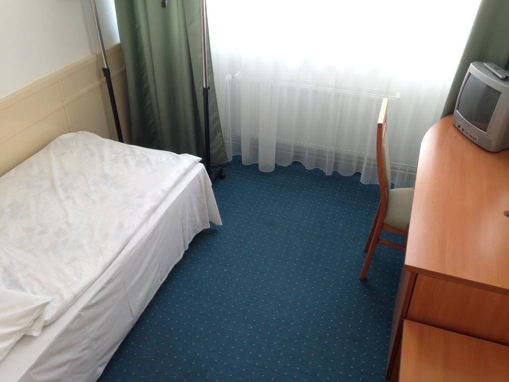 Pelikan Vendeghaz Hotell Szolnok Rom bilde