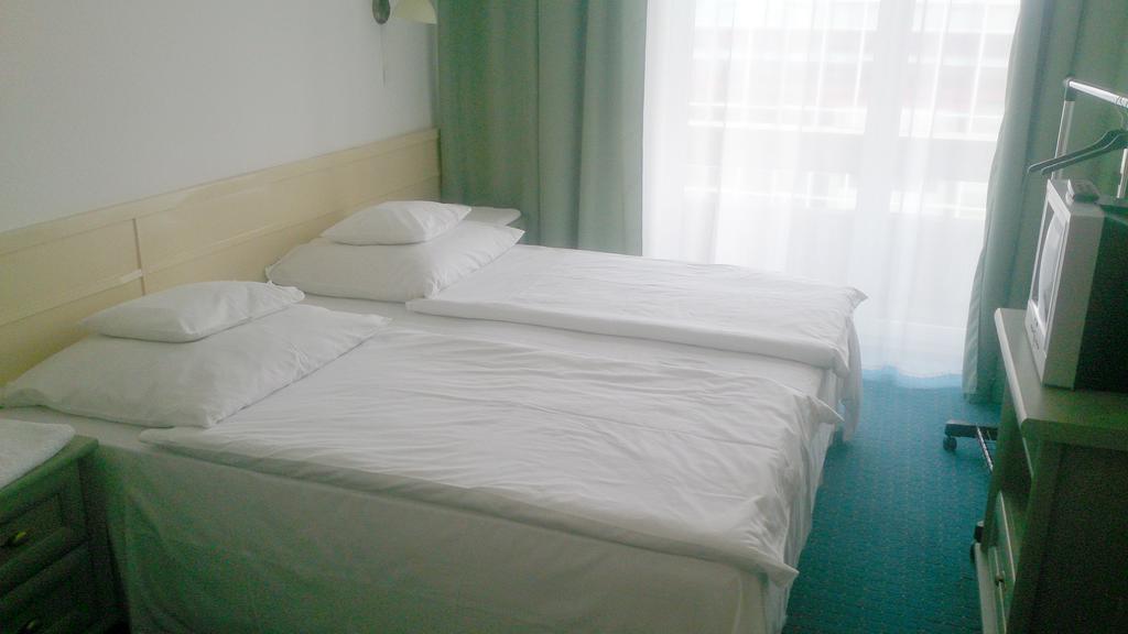 Pelikan Vendeghaz Hotell Szolnok Eksteriør bilde