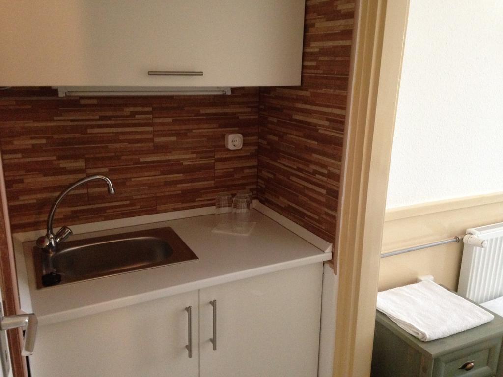 Pelikan Vendeghaz Hotell Szolnok Rom bilde